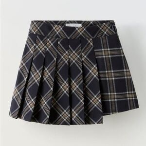 New without tag Zara mini Skirt, Size 7.